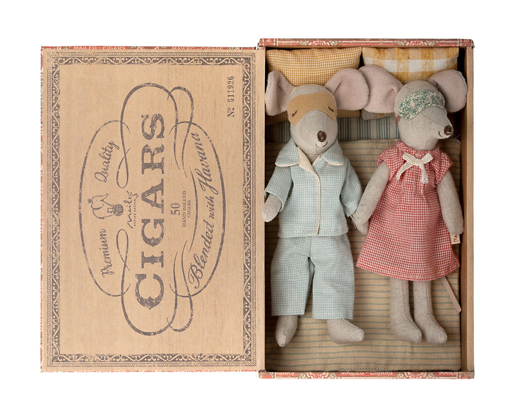 Mum and Dad Mice in Cigarbox