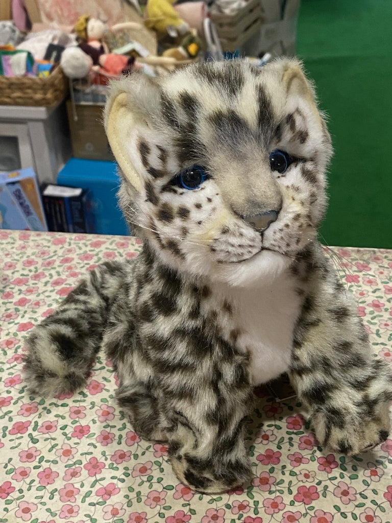 Snow Leopard Cub Sitting 18cm L